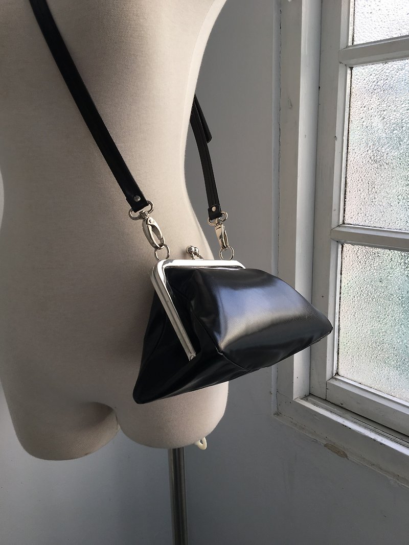Frame bag/bag/Handbag/Kisslock Clutch/Black Leather - กระเป๋าแมสเซนเจอร์ - หนังแท้ สีดำ