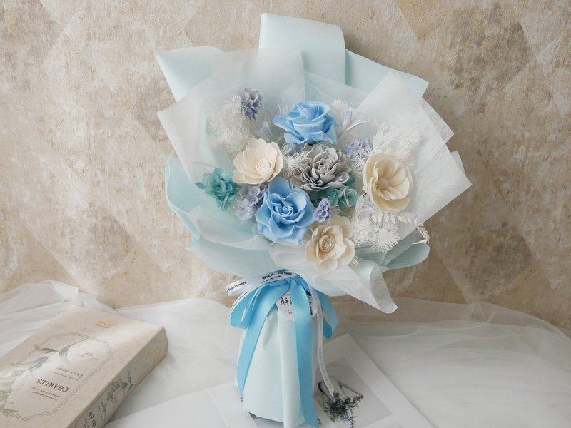 中型不凋玫瑰花束【蔚藍】結婚/生日/告白/永生花/七夕情人節 - 乾燥花/永生花 - 植物．花 藍色