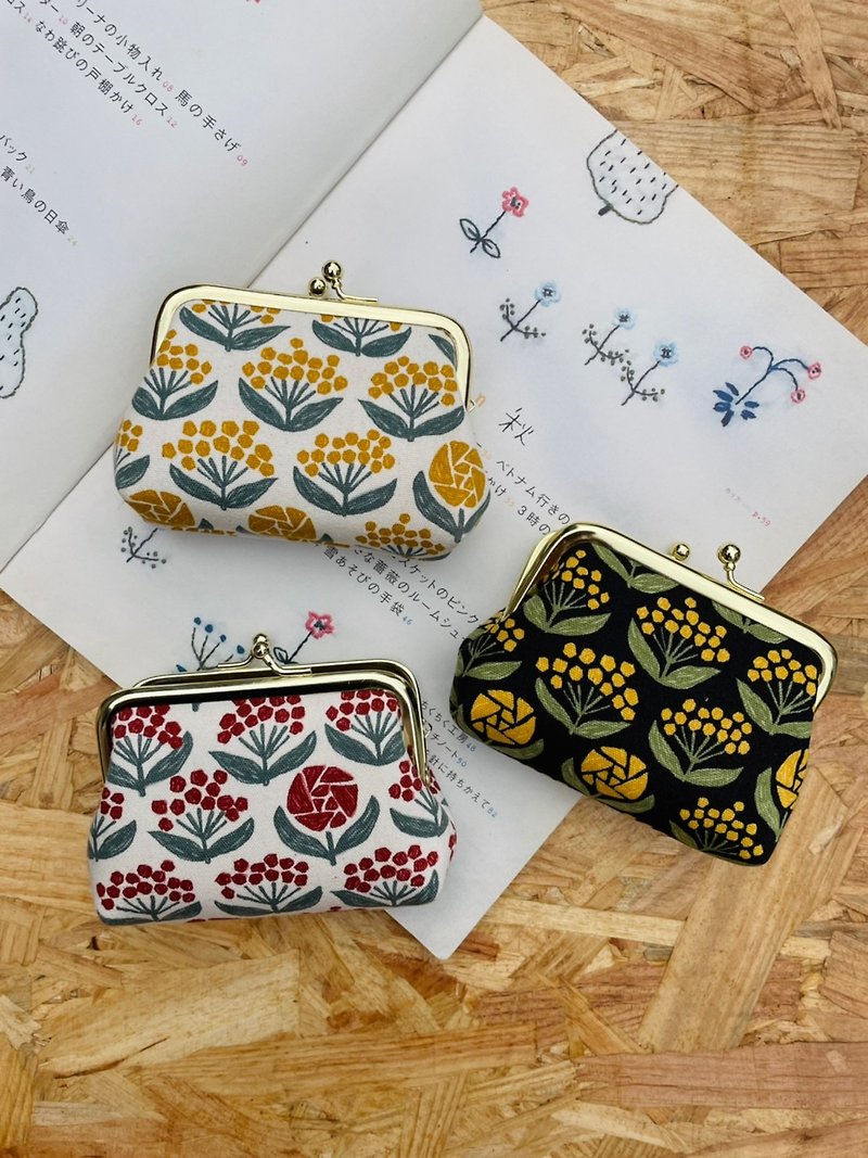Kiss lock bag/coin purse/headphone storage/gift/Made in Taiwan (three colors available) [The flowers are all blooming] - Coin Purses - Cotton & Hemp 