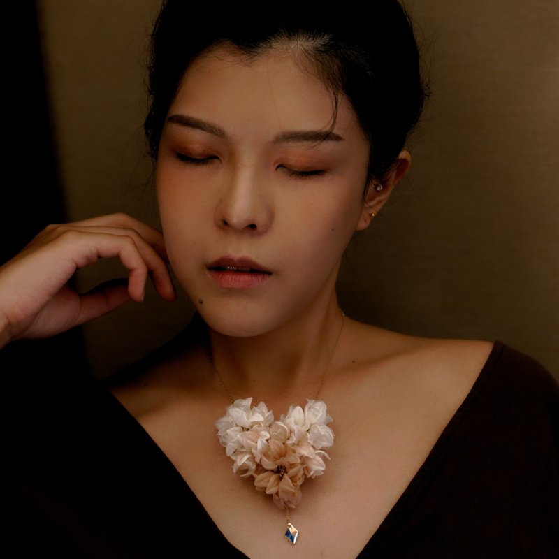 Lizette | はなやか、ロマンチック、ハート型、結婚式、ウェディングドレス、花嫁、オリジナル、手作り布花、ネックレス - ネックレス - その他の素材 ピンク