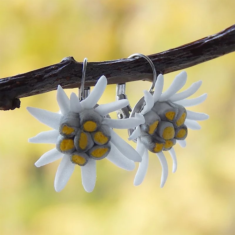 エーデルワイスの花のイヤリング フローラル ボタニカル イヤリング ブライドメイド ブライダル ジュエリー - ピアス・イヤリング - ステンレススチール ホワイト