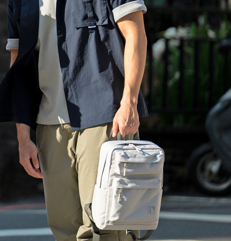 環保調色盤系列 | Eco Primary VERA_RP 輕旅大V包  冷寂灰  10L - 背包/後背包/書包 - 環保材質 灰色