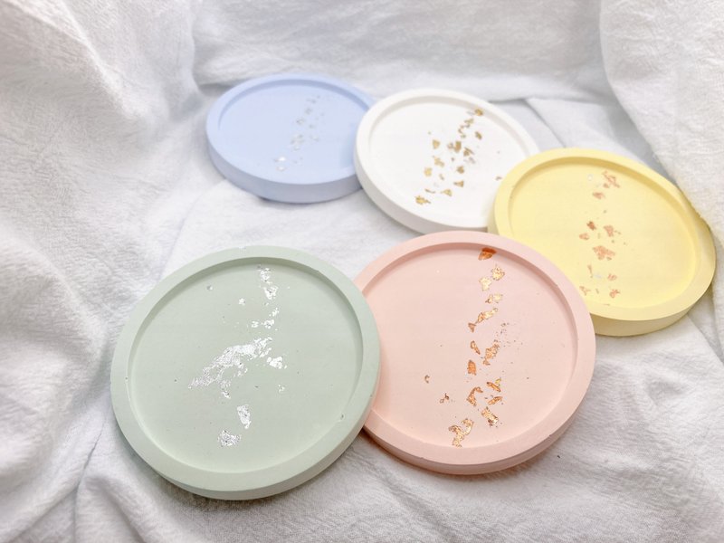 Handmade fragrance Stone are collected in your small round storage tray - ของวางตกแต่ง - วัสดุอื่นๆ หลากหลายสี