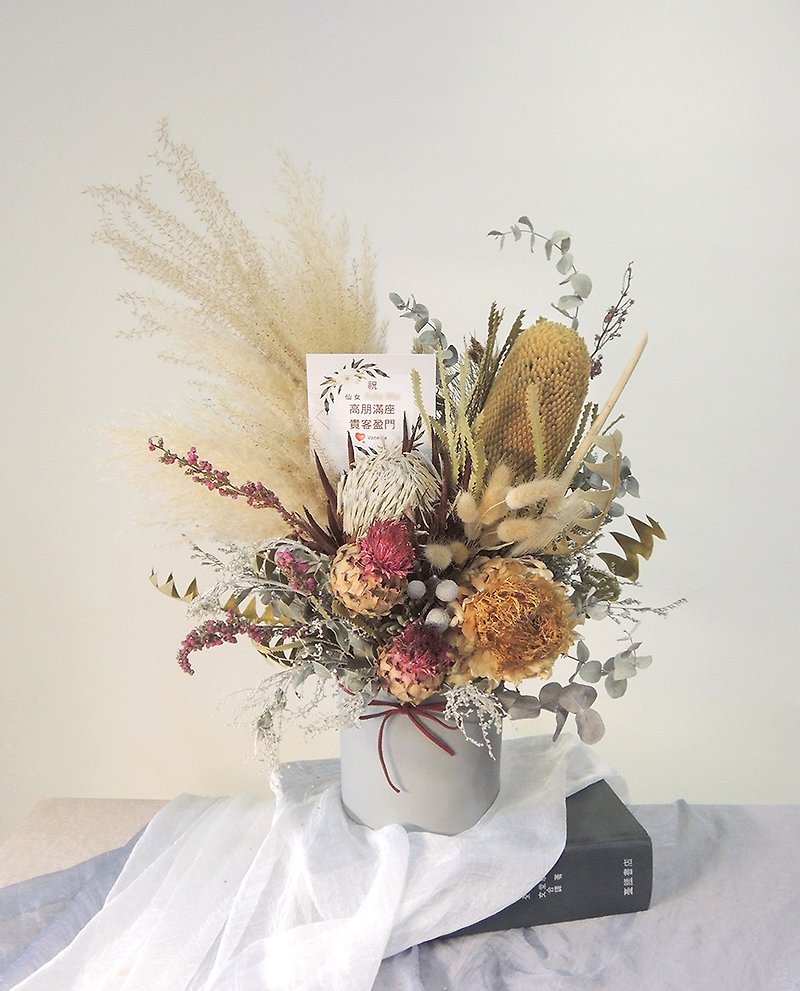 [Dried Flowers] Simple and personalized style pagoda dry flower table flower gift - ช่อดอกไม้แห้ง - พืช/ดอกไม้ สีกากี