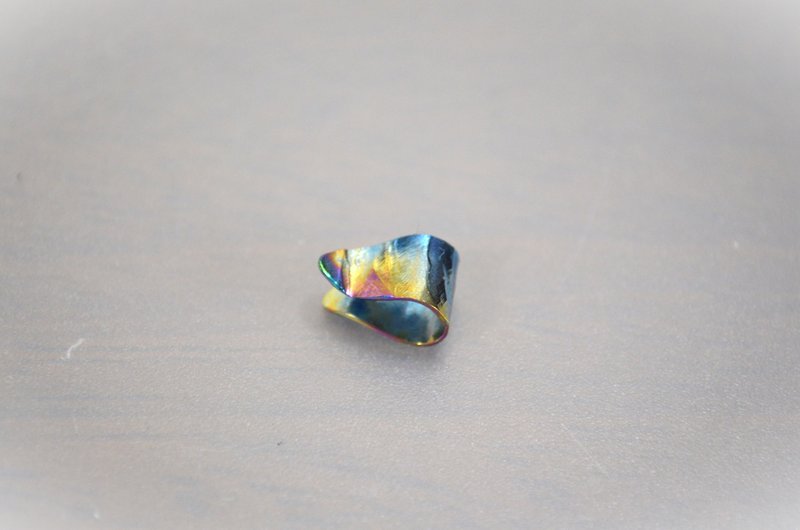 Titanium ear cuff・しずく型のチタンイヤーカフ=さくらと青=C - ピアス・イヤリング - 金属 多色