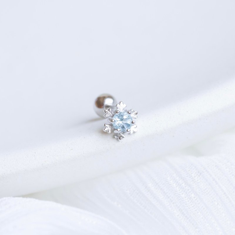 Blue Topaz 925 Sterling Silver Snowflake Turn Stone Earrings - ต่างหู - เครื่องเพชรพลอย สีเงิน