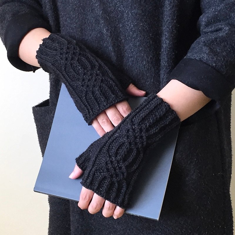 Woven fabric - hand-woven wool three-dimensional pattern exposed gloves - knot (gray black) - Gloves & Mittens - Wool Black