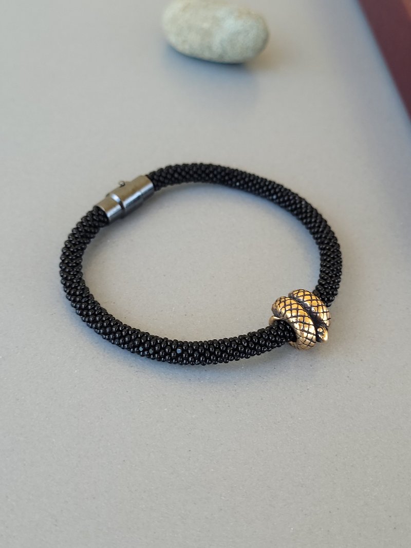 Black bracelet with a bronze snake bead - สร้อยข้อมือ - แก้ว สีดำ