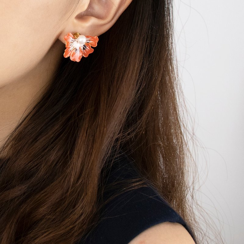 【ORPIMENT ORANGE】 IRIS。Pearl Earrings - ต่างหู - เรซิน สีส้ม