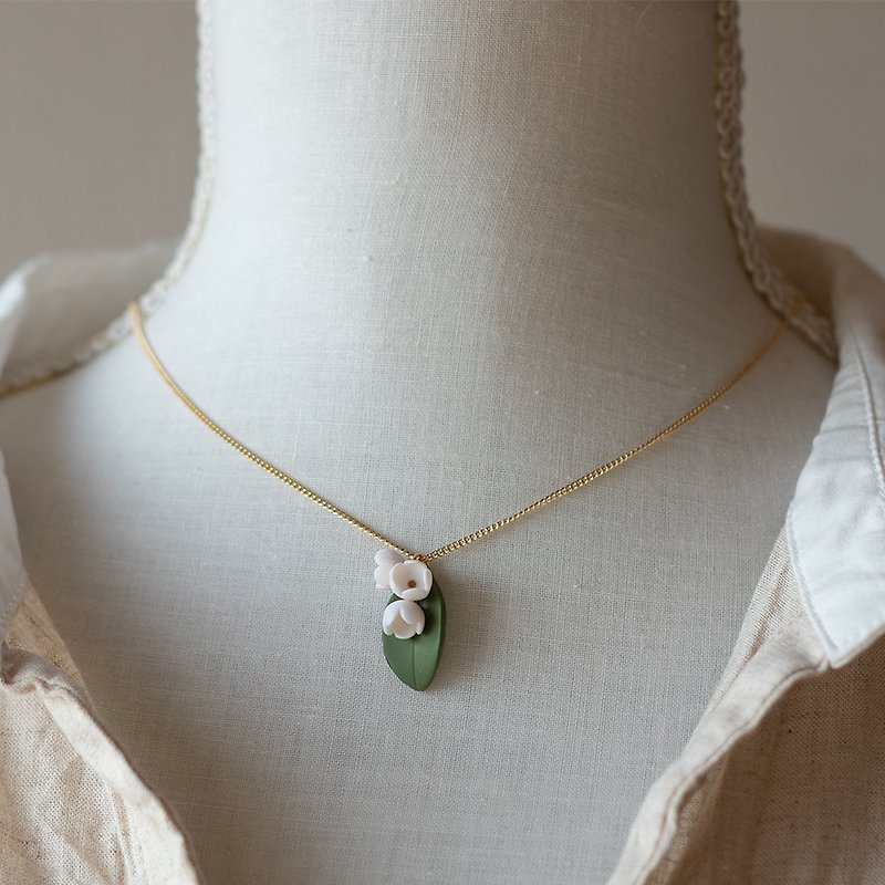 lily-of-the-valley necklace - สร้อยคอ - ดินเหนียว ขาว