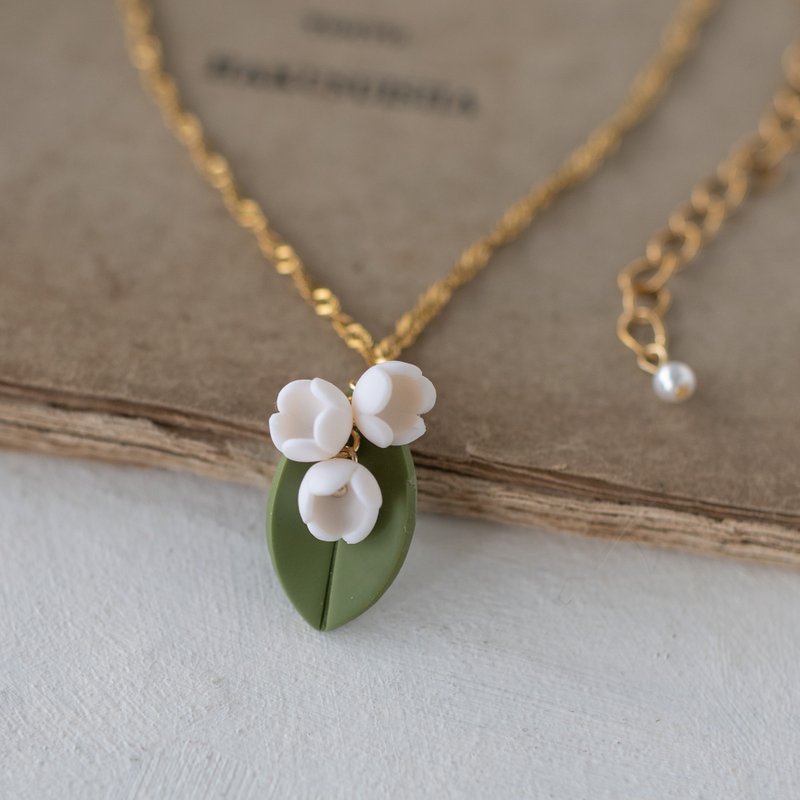 lily-of-the-valley necklace / stainless - สร้อยคอ - ดินเหนียว ขาว