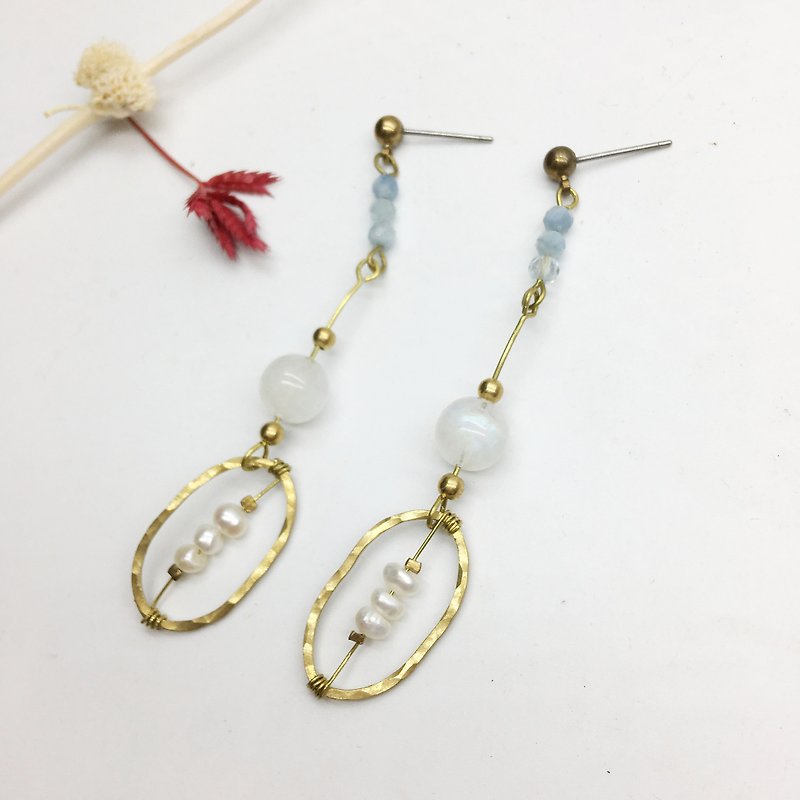 Lao Lin miscellaneous goods l semi- Gemstone forged knock earrings moonstone/aquamarine/pearl ear hooks l ear pins l Clip-On - ต่างหู - โลหะ สีทอง