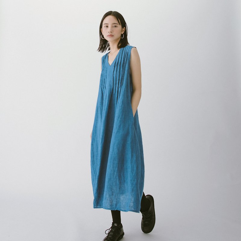 V領壓褶無袖洋裝 - 天藍 - 洋裝/連身裙 - 棉．麻 藍色