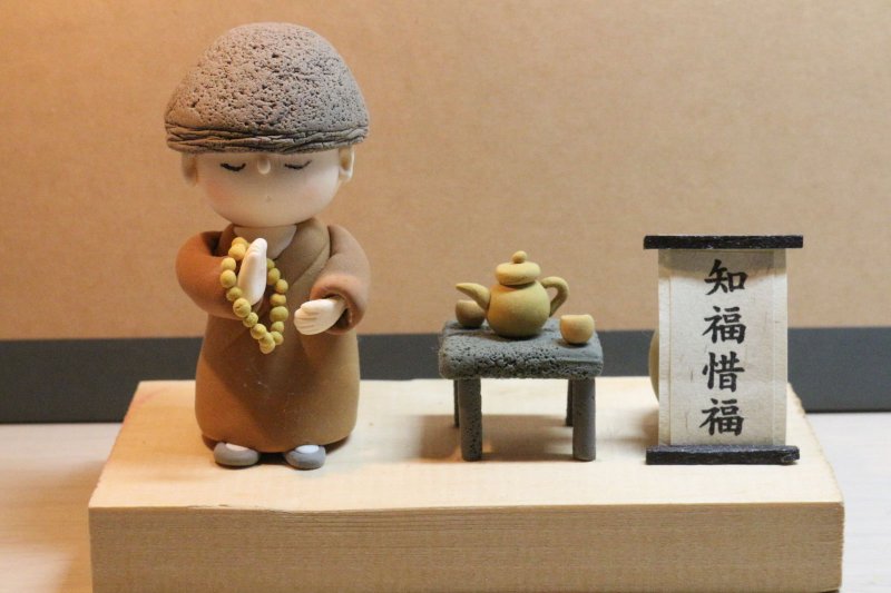 靜心小物 手作禮物 小師父系列 知福惜福 - 擺飾/家飾品 - 黏土 卡其色