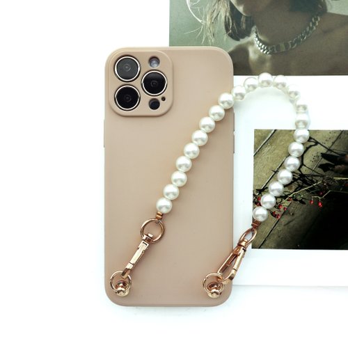 Caramel Milk Pearl Chain Phone Case Shop Riche Phone Cases Pinkoi