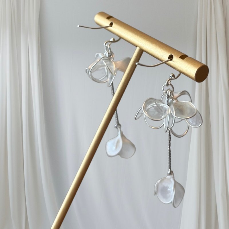 Abutilon Collection【風鈴花】婚嫁耳環 - 耳環/耳夾/耳骨夾 - 其他金屬 白色