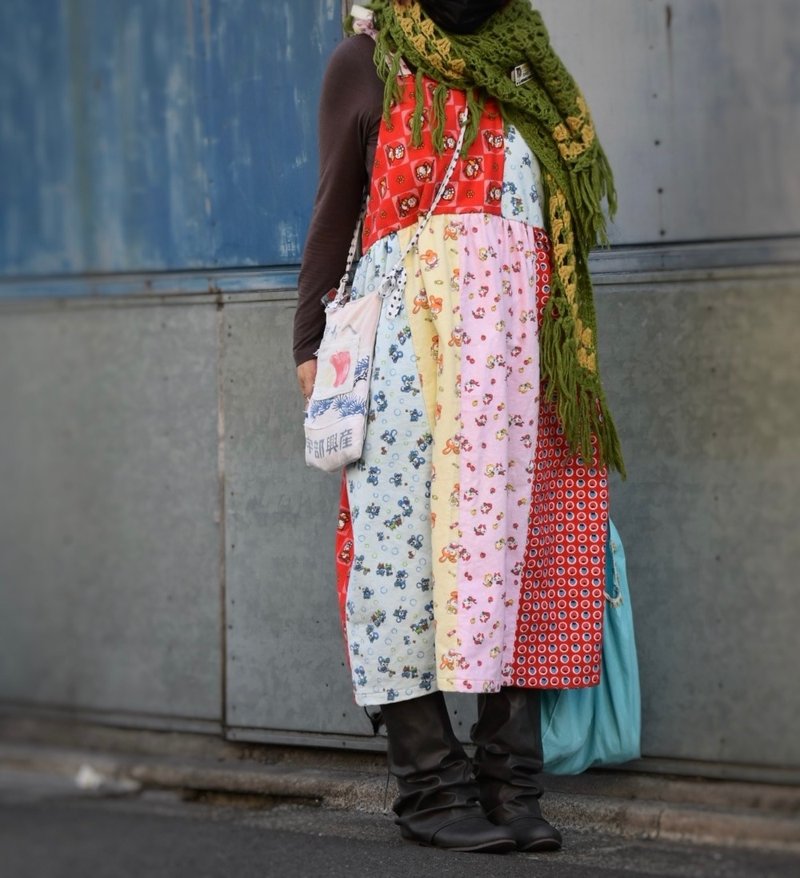 レトロアニマル柄のパッチワークワンピース　ビンテージリサイクルネル素材 - 洋裝/連身裙 - 棉．麻 粉紅色