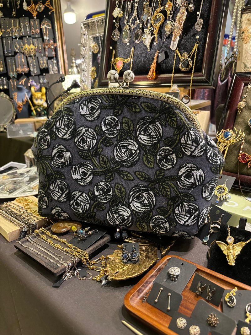 MBC handmade embroidery pattern rose gray 24cm round kiss lock bag - Messenger Bags & Sling Bags - Cotton & Hemp Gray