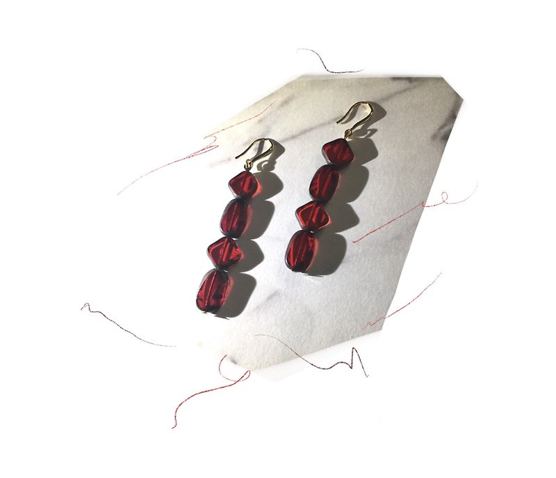 魔法石紅月耳環 - 耳環/耳夾 - 玻璃 紅色