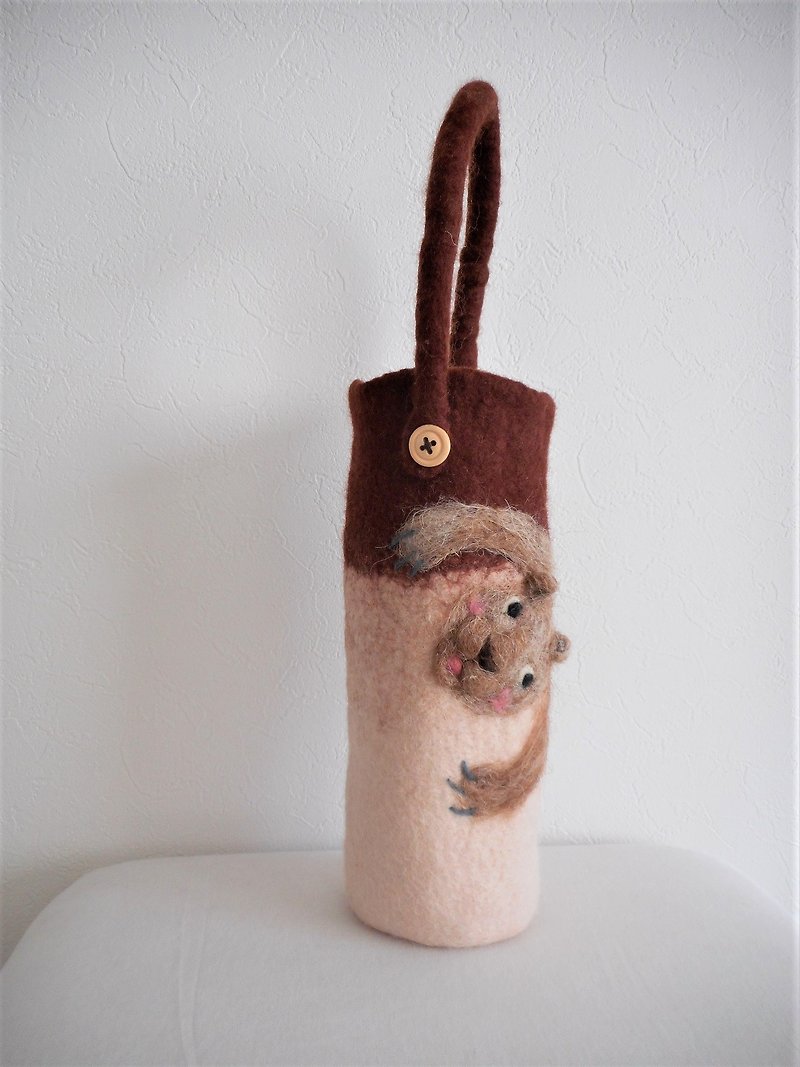 PET bottle case that the bear clung to - Pitchers - Wool Brown
