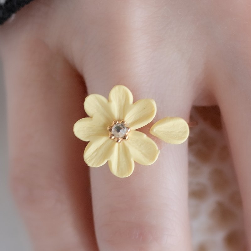 14KGF: Flower lover fortune telling ring / butter yellow / daisy / size free - แหวนทั่วไป - ดินเหนียว สีเหลือง