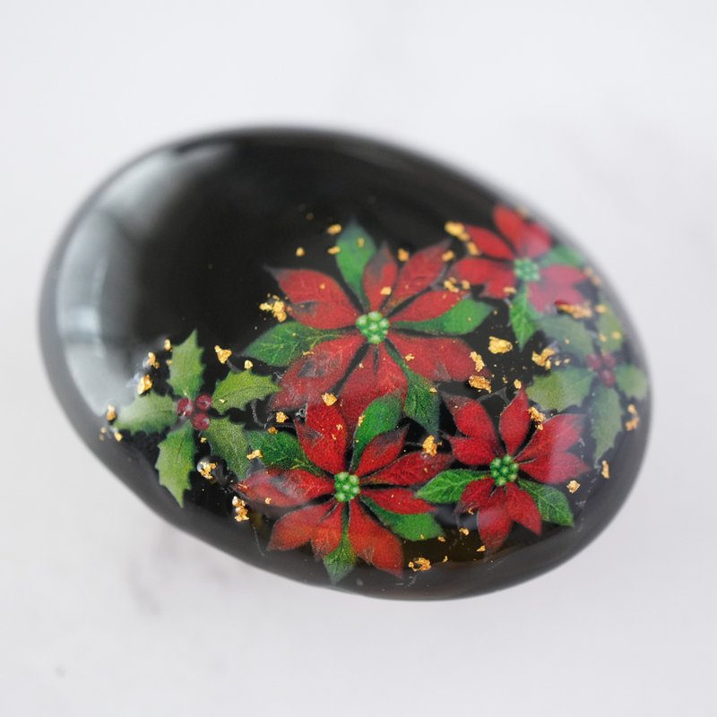 帯留め 天然石黒瑪瑙とポインセチア、金箔の帯留め ポニーフック ブローチ 帯留め兼用ブローチ 24k 着物　和装小物　帯飾り　浴衣　振袖　日本 - 胸針 - 寶石 黑色