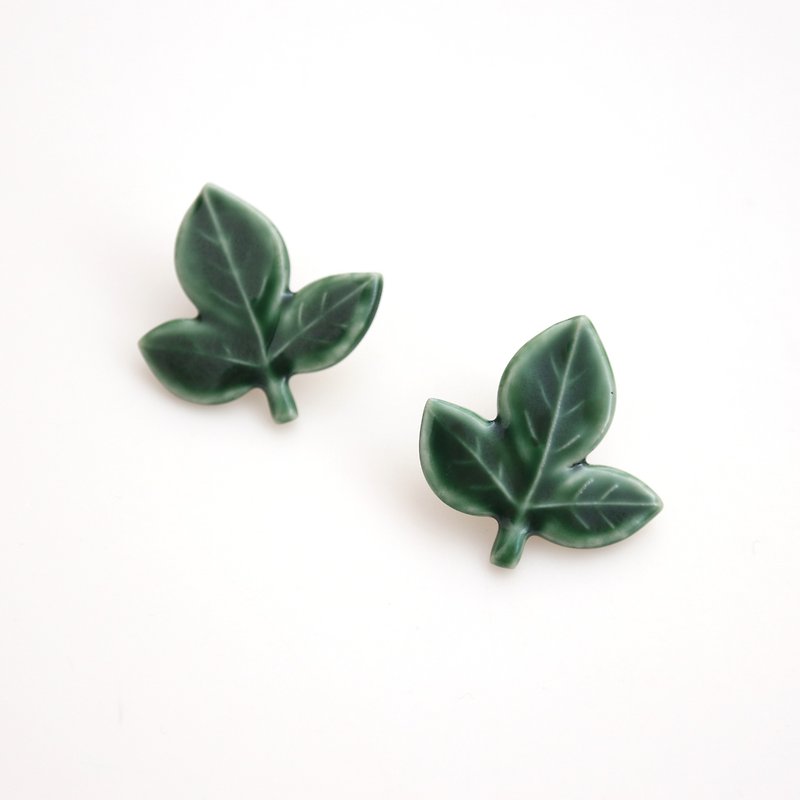 Leaf  pin brooch - ブローチ - 磁器 グリーン