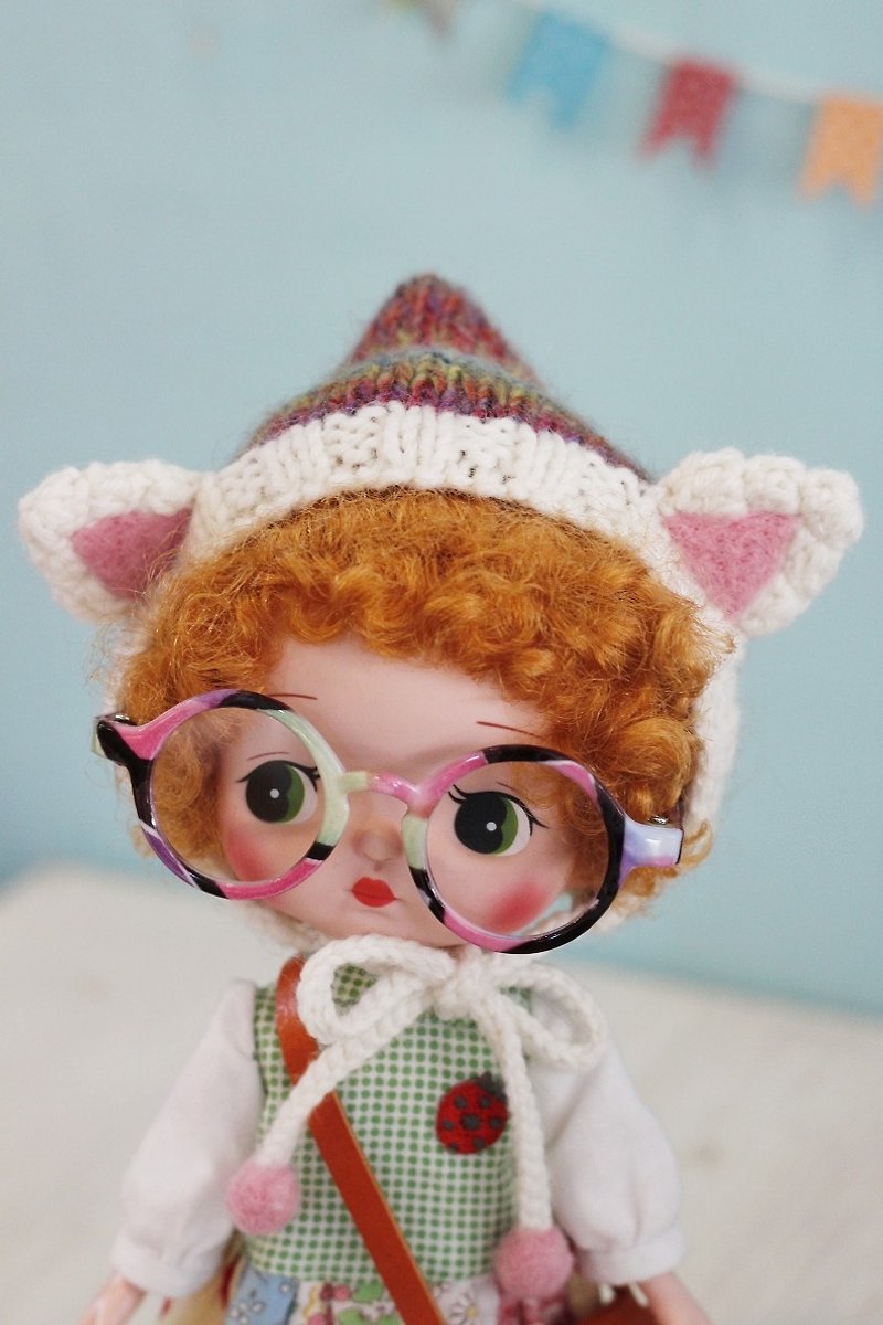 Holala、戴直假髮的妹頭尺寸手工編織美麗諾羊毛段染貓帽白貓款 - 帽子 - 羊毛 白色