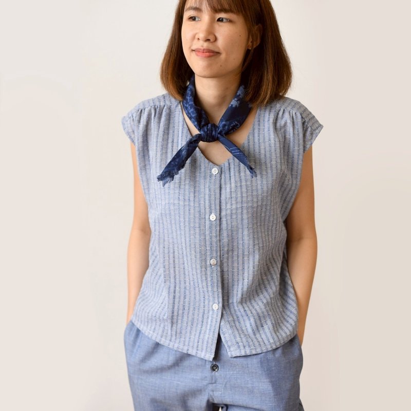 V neck cotton shirt - 女上衣/長袖上衣 - 棉．麻 