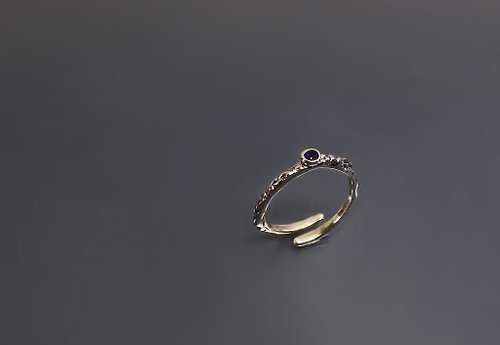 Maple jewelry design 實物系列-有機質感深藍寶石925銀開口戒