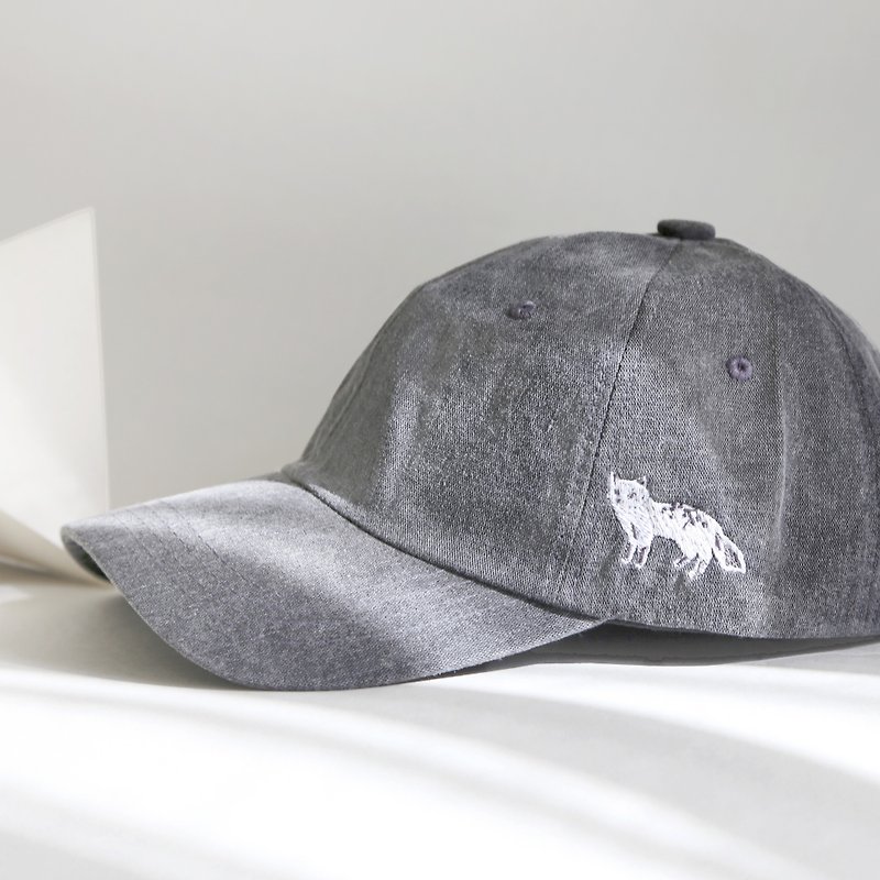 Geometric Forest | Fox | Curved Eaves Old Hat - หมวก - ผ้าฝ้าย/ผ้าลินิน สีน้ำเงิน