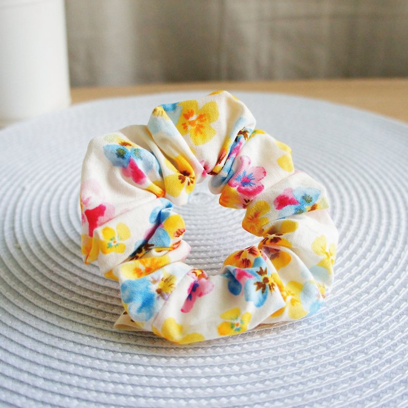 Lovely [Japanese cloth] three-color hair bundle, large intestine ring, doughnut hair bundle [yellow-blue powder] - เครื่องประดับผม - ผ้าฝ้าย/ผ้าลินิน หลากหลายสี