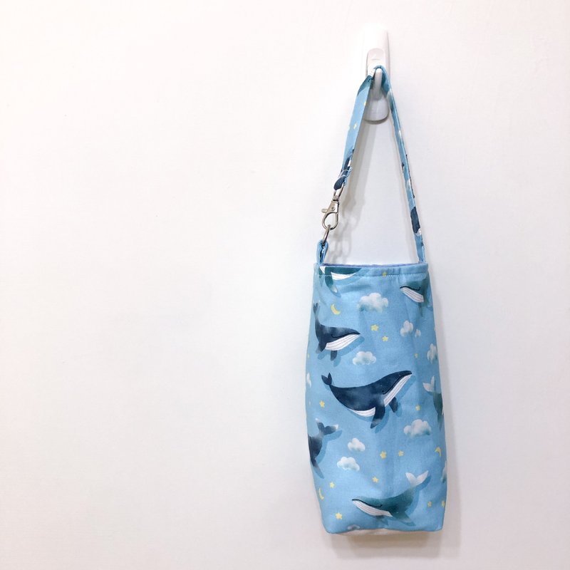 [Snowflake Pear] Cloud Whale handmade beverage bag/walking bag/environmentally friendly cup bag - อื่นๆ - ผ้าฝ้าย/ผ้าลินิน หลากหลายสี