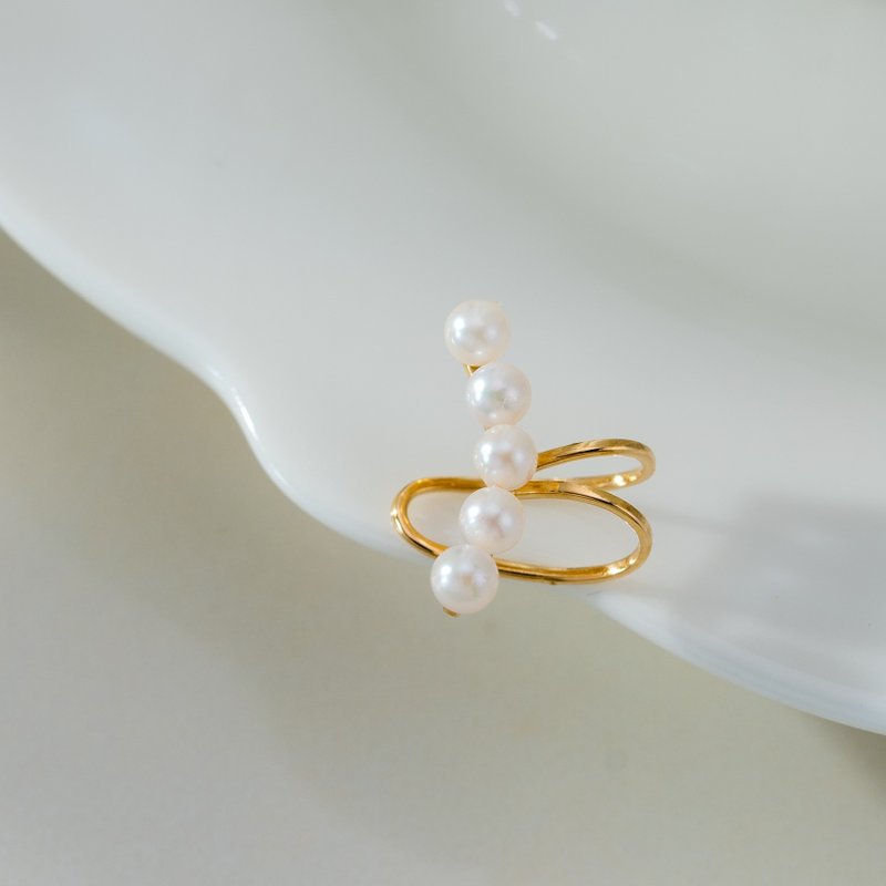 Baby Akoya simple straight 18K gold Clip-On earrings - Earrings & Clip-ons - Pearl 