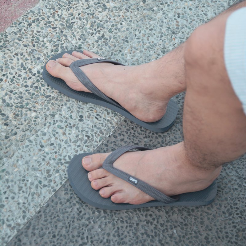 男款TOP經典夾腳拖鞋 防水耐磨止滑人字拖鞋 銀河灰 - 拖鞋 - 橡膠 灰色