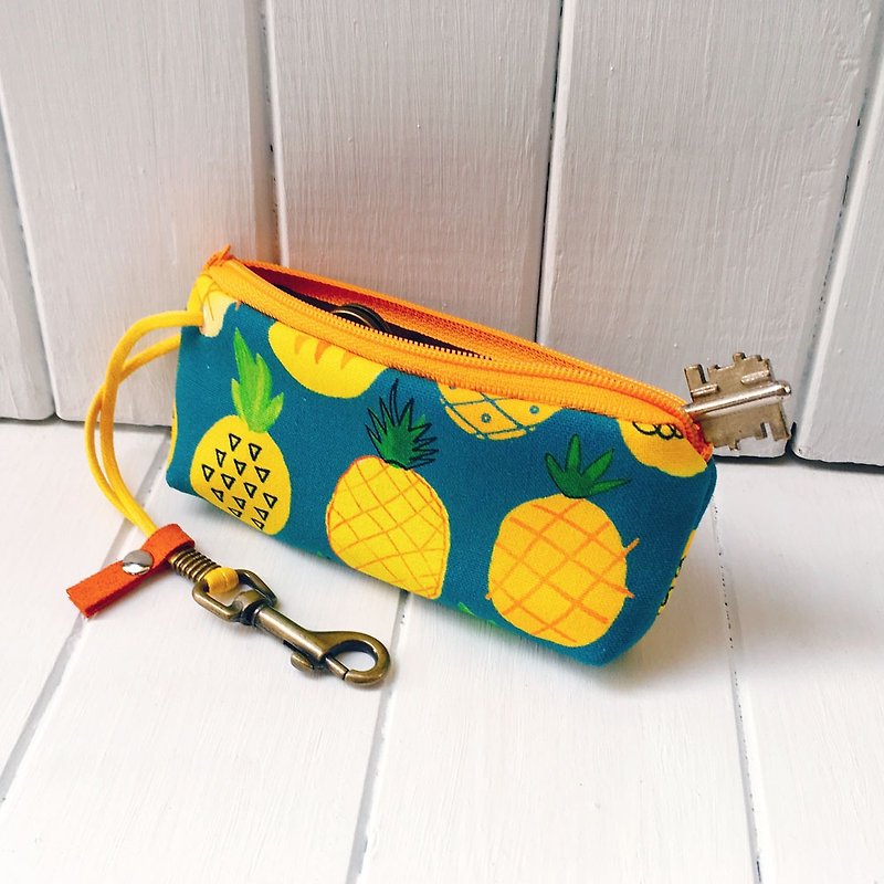 Zipper key case (pineapple) Japanese fabric to order production* - ที่ห้อยกุญแจ - ผ้าฝ้าย/ผ้าลินิน สีเหลือง