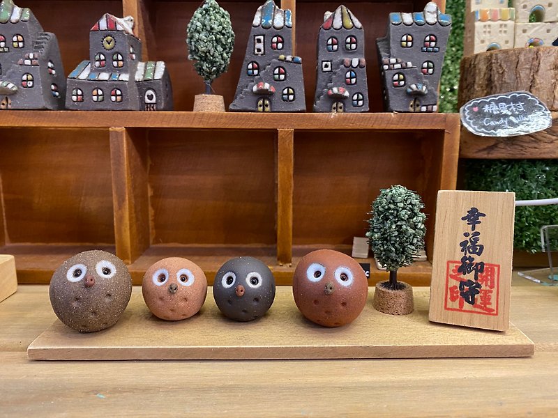 Ceramic Owls Family with wooden base - ของวางตกแต่ง - วัสดุอื่นๆ 