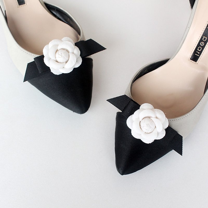 Small Camellia RIbbon Bridal Wedding Shoes Clips for Wedding Party - 鞋墊/周邊 - 聚酯纖維 白色