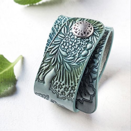 Two Starlings Mint Green Leather Cuff Bracelet for Women with Snap Closure, Width 1.6 Inches