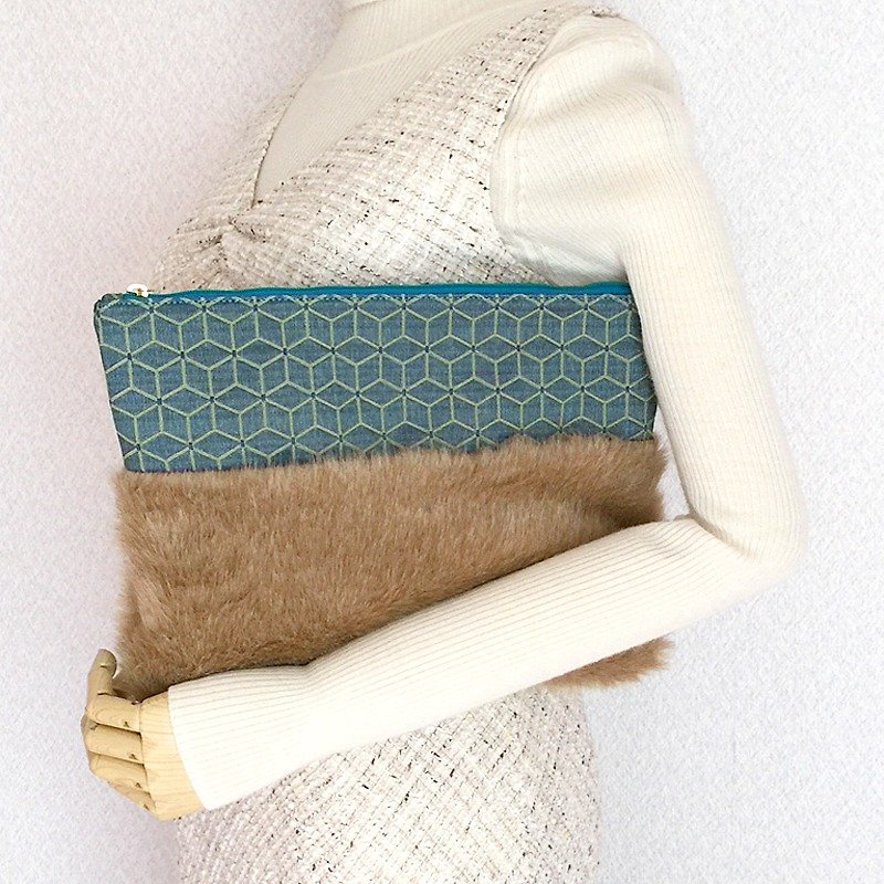 Clutch bag with fake fur and Japanese Traditional pattern - Clutch Bags - Other Materials Green