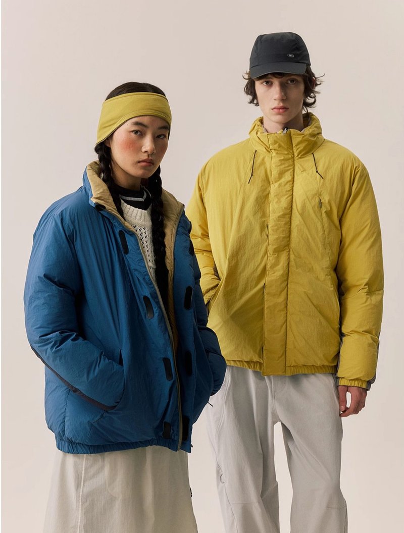 Neutral style color-blocked design double-sided water-repellent warm jacket couple outfit - เสื้อโค้ทผู้ชาย - ไฟเบอร์อื่นๆ หลากหลายสี