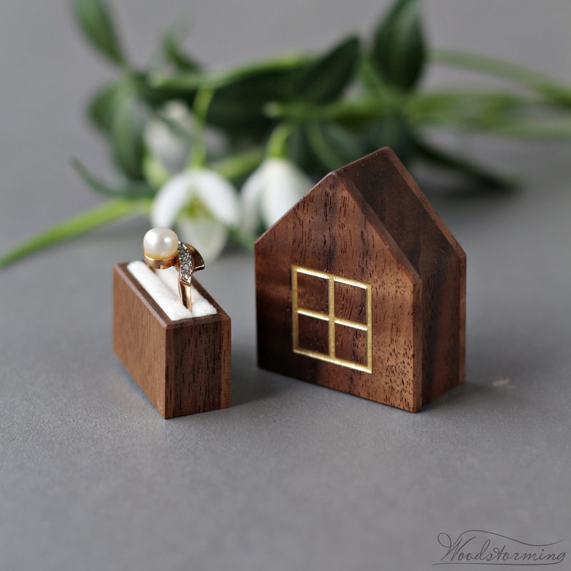 Slim house proposal ring box with gold color window, pocket size engagement box - 居家收納/收納盒/儲物盒 - 木頭 