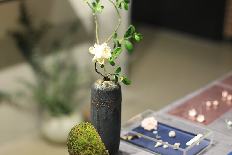 ハートスートラアイアンゴールドスモールマントラフラワーアレンジメント - 花瓶・植木鉢 - 陶器 