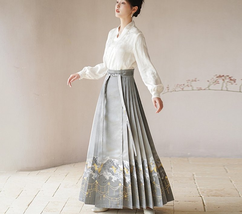 New Chinese style fairy high-end gilded Chinese style horse face skirt top/skirt - ชุดเดรส - ผ้าไหม ขาว