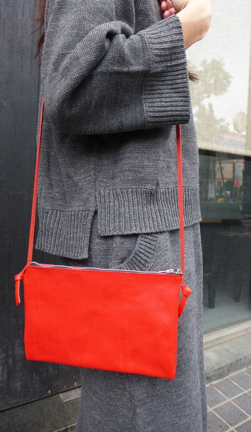Italian cowhide (leather) happy pouch - กระเป๋าแมสเซนเจอร์ - หนังแท้ สีแดง