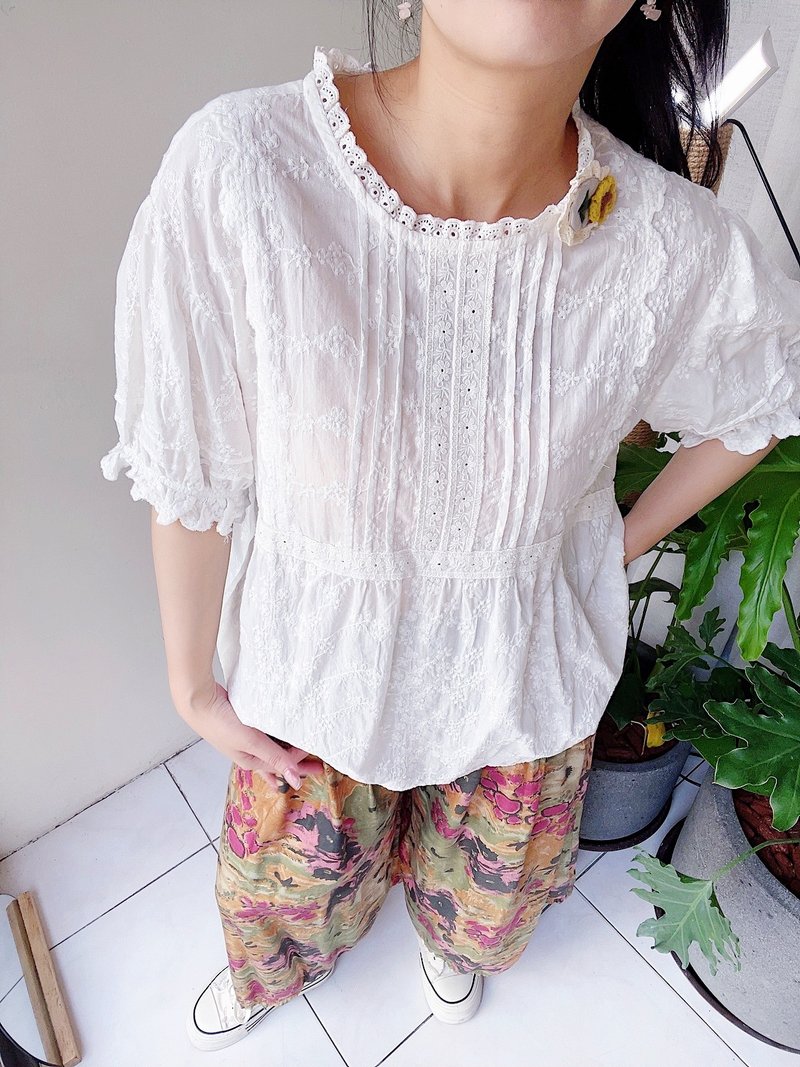 純白全刺繡蕾絲澎袖花邊 薄棉料 襯衫上衣 - 女襯衫 - 棉．麻 白色