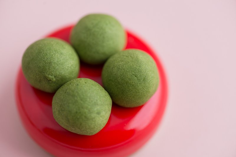 AMOUREUX Pure Love Sweetheart - Matcha Hazelnut Ball - เค้กและของหวาน - อาหารสด สีเขียว