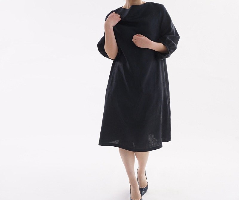 ベルギーリネンふんわりスリーブのオフネック ワンピース/ブラック a44-12 - 連身裙 - 紙 黑色