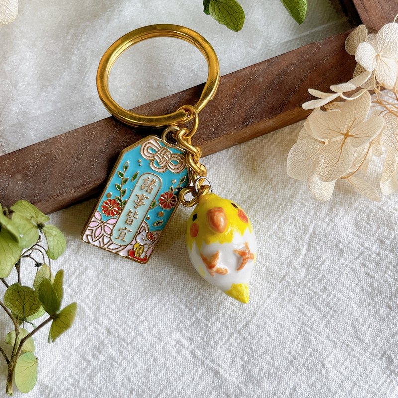 [Handmade Pendant] Lutino Cockatiel Decorated with Everything Suitable for Guardian Accessories Ceramic Birthday Gift - พวงกุญแจ - เครื่องลายคราม สีเหลือง