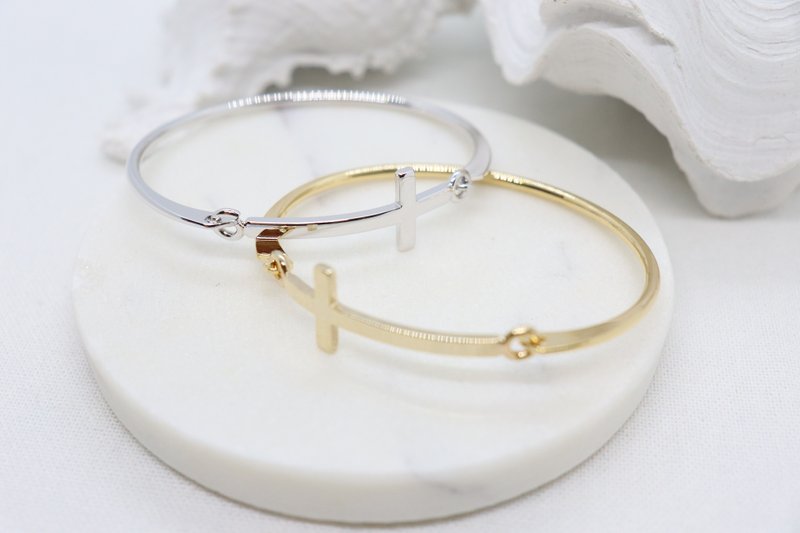 Simple Horizontal Big Cross Bracelet Chic Bangle Elegant Stylish Accessory - 手鍊/手環 - 銅/黃銅 金色